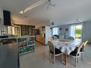 House in a wooded park - Image 3