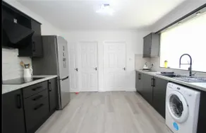 Full Modern Home - short & long stays - Image 4