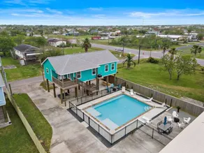 Gorgeous Home with Huge Private Pool and Game Room - Image 2
