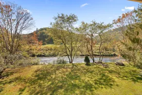 Tranquil Riverfront Living at Sasquatch Cabin! - Image 5