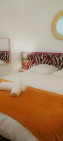 One-bedroom “Hibiscus” apartment – garden, pool, A/C - Image 2