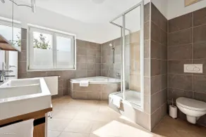 1BR Penthouse Town Hall | Terrace | Air Conditioning - Image 3