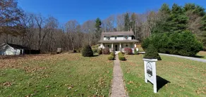 Grandma's Christmas house Bluefield & ATV Trails - Image 2