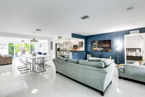 5BD House - Pool+BBQ+King beds | 3 min to beach - Image 2