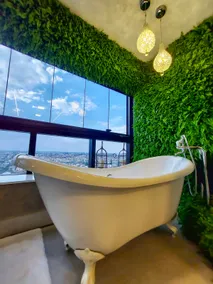 Luxury Collection: Loft with Bathtub 33rd Ed Vertigo - Image 3