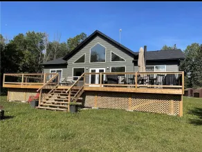 Lakefront Retreat in Gimli, MB! - Image 2