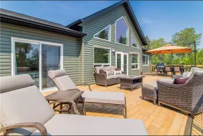 Lakefront Retreat in Gimli, MB! - Image 3