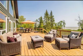 Lakefront Retreat in Gimli, MB! - Image 4
