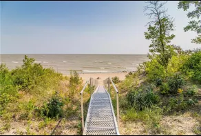 Lakefront Retreat in Gimli, MB! - Image 5