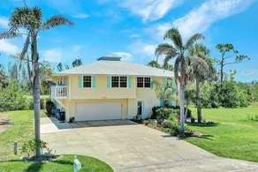 Island Paradise- Big Hot tub, Bikes, Ocean fishing - Image 2