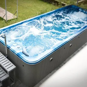 Private Jacuzzi & Sauna Suite - Image 2