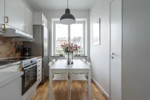 Bright 2BR in peaceful suburb - Image 4
