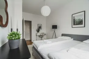 Bright 2BR in peaceful suburb - Image 2
