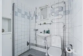 Bright 2BR in peaceful suburb - Image 5
