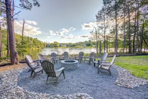 Luca's Lake House•Beach Access•Hot Tub•Fire Pit• - Image 5