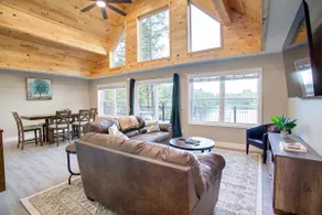 Luca's Lake House•Beach Access•Hot Tub•Fire Pit• - Image 2