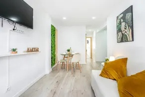AMA Apt 16 min to Downtown Lisbon by train (4 pax) - Image 3