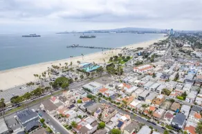 Walk to Beach, Boutiques & Bars — Family Friendly - Image 5