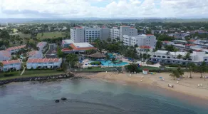 2 beds, a swimming pool, and a beach - Image 2