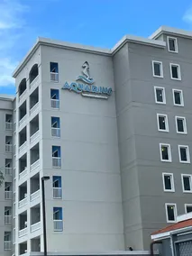 2 beds, a swimming pool, and a beach - Image 4