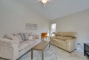 Dog-Friendly Serene Townhome: Relax! Hike! Swim! - Image 4