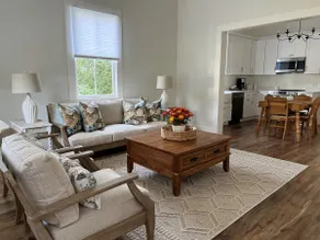 Historic District Greek Revival - Image 3