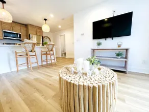 4169 beautiful retreat-New & Close to All! - Image 2