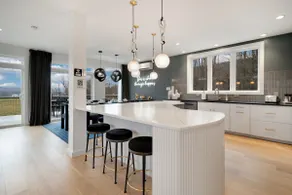 Hilltop- Luxury Home with views and a dog run - Image 2