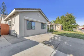 Walk to shopping & trails | Driveway Parking | W&D - Image 2