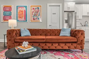 Colorful King Bed Apt | Large Kitchen | Game Room - Image 4