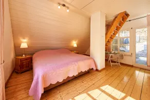 Townhouse with private spa - Image 4