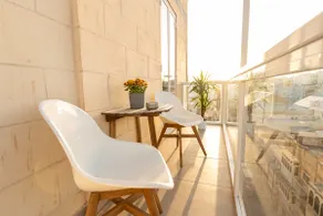 Modern 3BD Spacious Apartment with Terrace - Close to Yacht Marina - Image 2