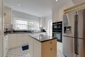 Pass the Keys Centrally located modern and spacious 3 Bed terrace - Image 3