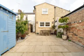 Pass the Keys Centrally located modern and spacious 3 Bed terrace - Image 5