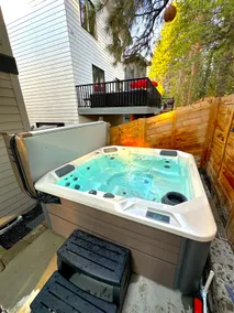 Modern Home Close to OLD MILL | HOT TUB! | 6 Bikes - Image 4