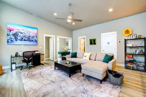 Modern Home Close to OLD MILL | HOT TUB! | 6 Bikes - Image 5