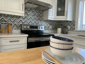 2BR/2BA in City 20 min to Downtown - Image 3