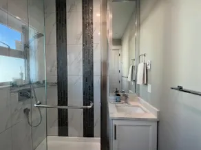 2BR/2BA in City 20 min to Downtown - Image 5