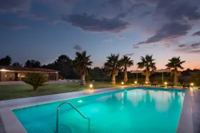 Malibu Grand Royale – Luxury Group Villa - Image 2