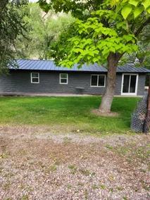 Cabin on the river in Marysvale - Image 3