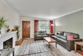 2 bedroom / 1 bath house, convenience and value - Image 3