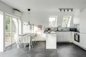 Newly built westcoast dream home - Image 2