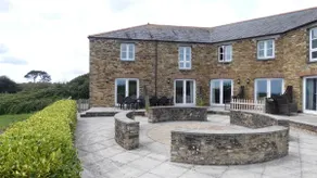 Two Bedroomed Holiday Cottage with Sea Views - Image 5