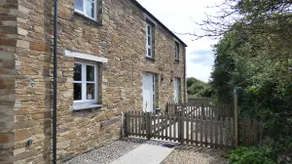 Two Bedroomed Holiday Cottage with Sea Views - Image 4