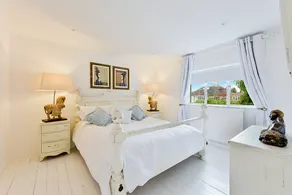 Designer Cottage with Parking - Esher Surrey - Pass the Keys - Image 3