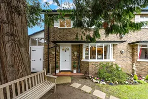 Designer Cottage with Parking - Esher Surrey - Pass the Keys - Image 4