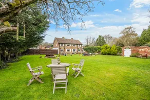 Designer Cottage with Parking - Esher Surrey - Pass the Keys - Image 5