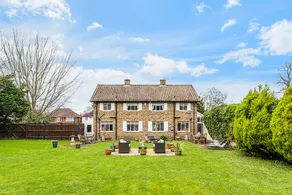 Designer Cottage with Parking - Esher Surrey - Pass the Keys - Image 5
