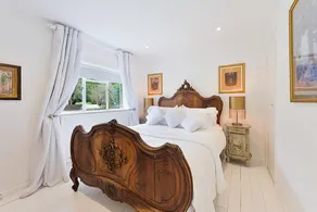 Designer Cottage with Parking - Esher Surrey - Pass the Keys - Image 2