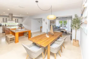 Pool & BBQ - 5BR/3 BTH - Miami Vacation - Image 3